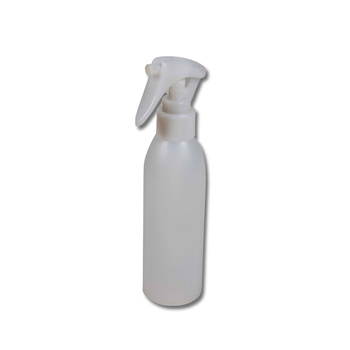 Sprühflasche für das Fensterputzen