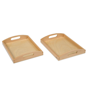 Zwei kleine Holztabletts